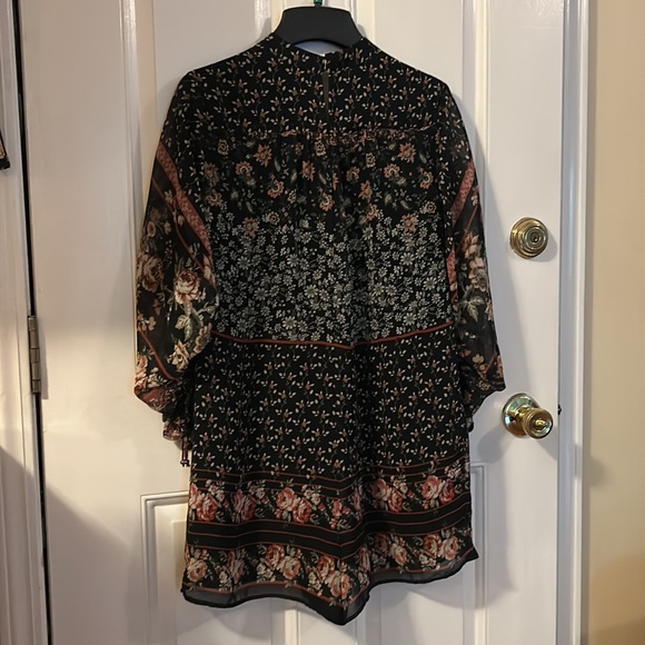 Adelyn Rae Floral Romper - Picture 2 of 9